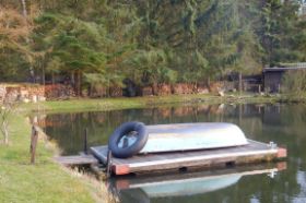teich_anlegesteg_boot_web.jpg