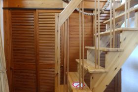 Flur Schrank Treppe.JPG